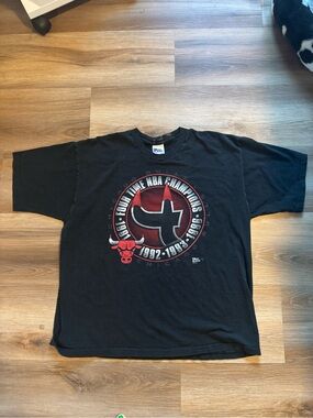 Pro Player Black and Red Chicago Bulls Graphic Tee